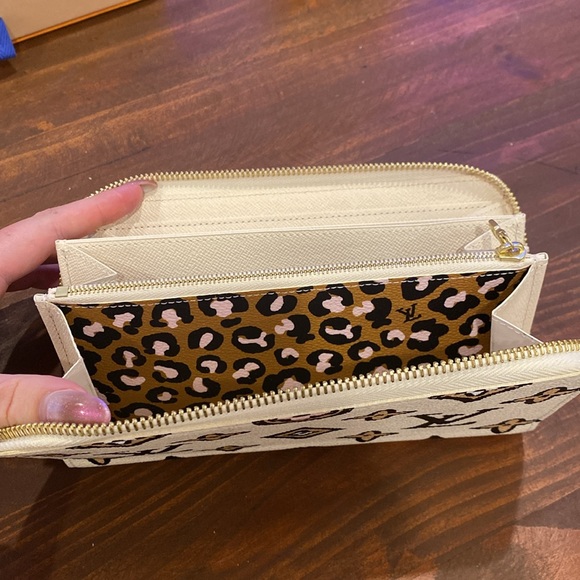 ✨Authentic Louis Vuitton Wild At Heart Long Zippy Wallet✨ - Picture 8 of 10